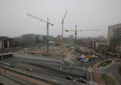 Bouwlocatie Huis voor de Stad met hijskranen 